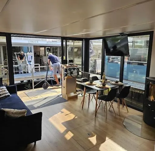 Bateau-hôtel Waterbliss