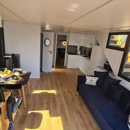 Waterbliss Ботель *